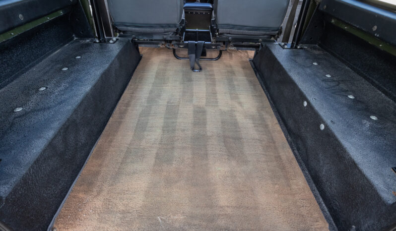 								2001 Land Rover Defender 110 full									