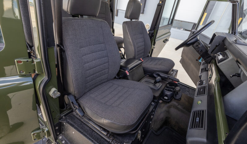 								2001 Land Rover Defender 110 full									