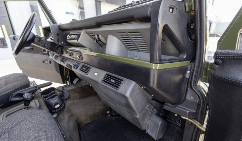 								2001 Land Rover Defender 110 full									