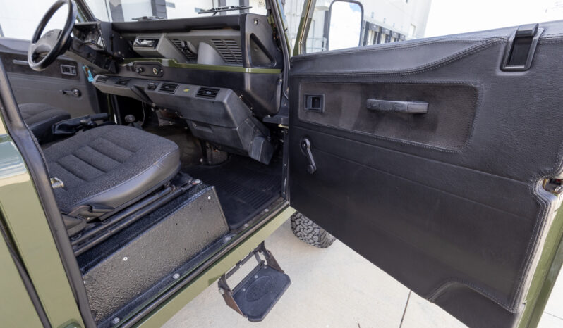 								2001 Land Rover Defender 110 full									