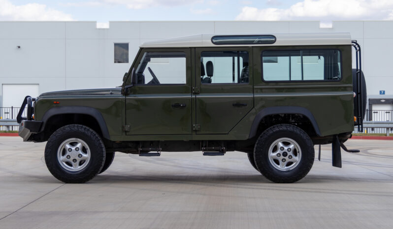 								2001 Land Rover Defender 110 full									