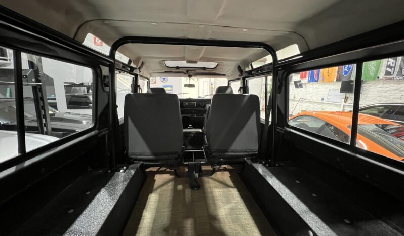 								2001 Land Rover Defender 110 full									