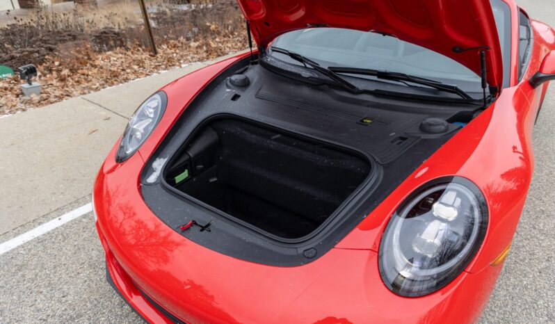 								2018 Porsche 911 Carrera 4 Cabriolet full									