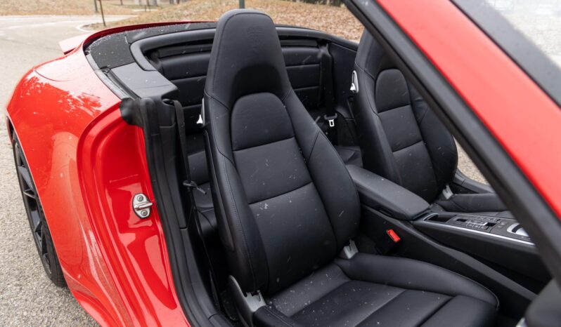 								2018 Porsche 911 Carrera 4 Cabriolet full									