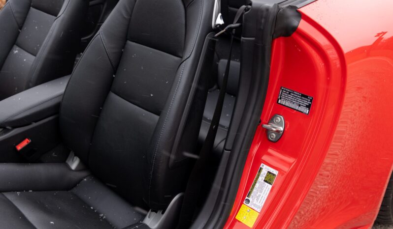 								2018 Porsche 911 Carrera 4 Cabriolet full									