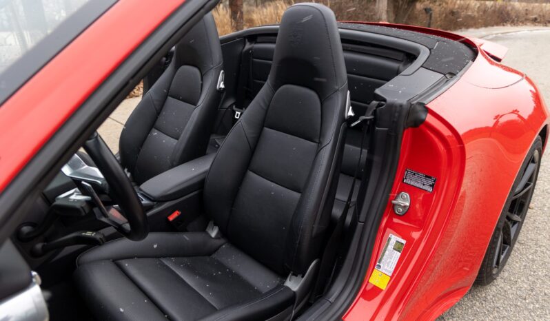 								2018 Porsche 911 Carrera 4 Cabriolet full									