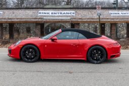 										2018 Porsche 911 Carrera 4 Cabriolet full									