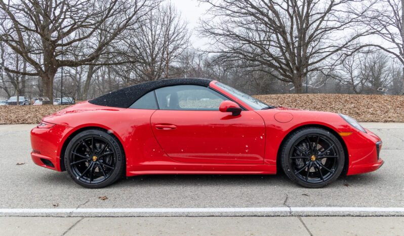 								2018 Porsche 911 Carrera 4 Cabriolet full									