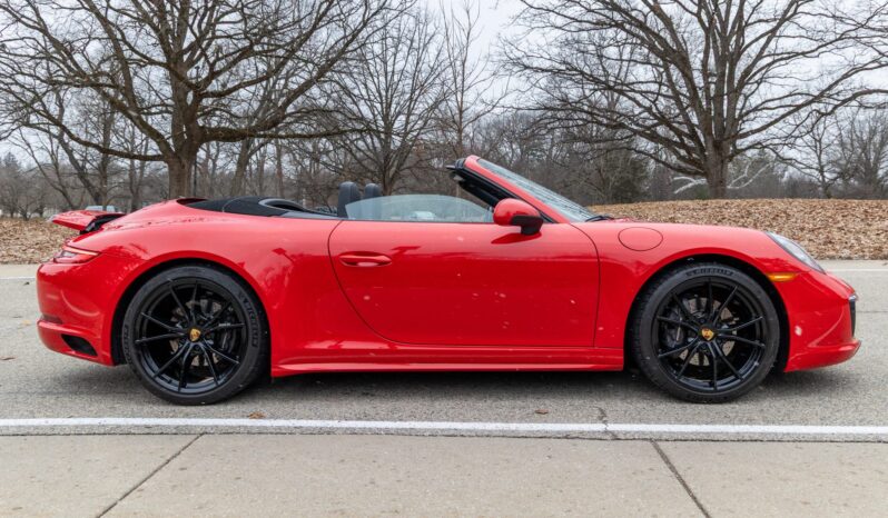 								2018 Porsche 911 Carrera 4 Cabriolet full									
