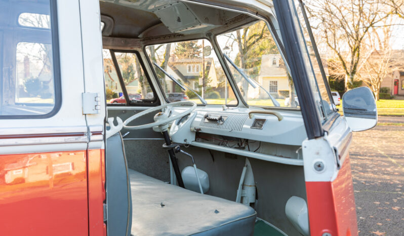 								1962 Volkswagen Bus Deluxe full									