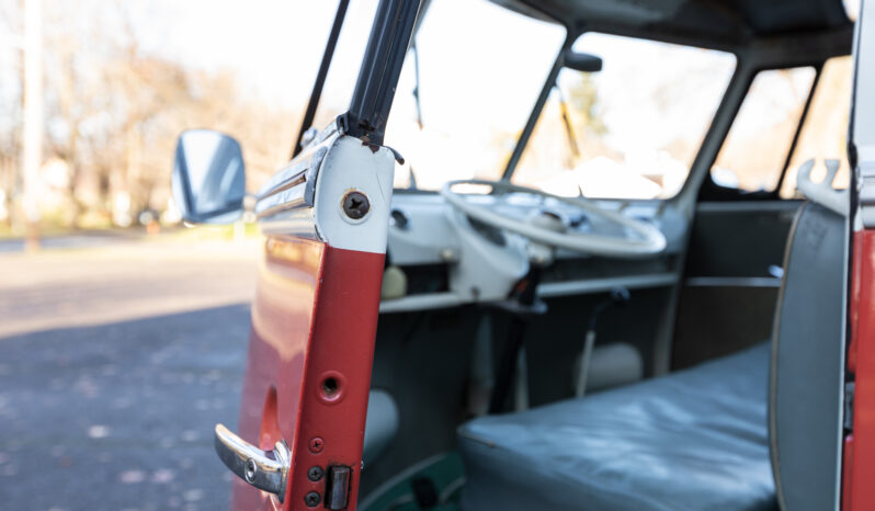 								1962 Volkswagen Bus Deluxe full									