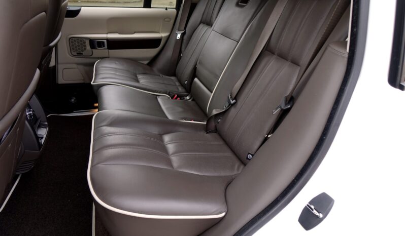 								2011 Land Rover Range Rover HSE Luxury full									