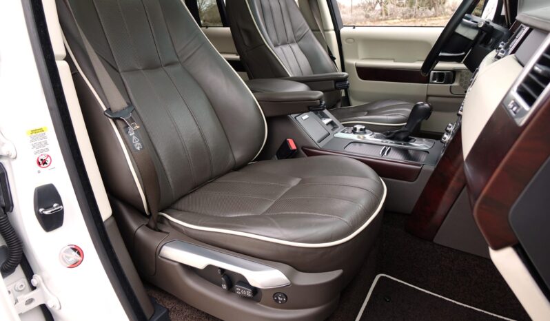 								2011 Land Rover Range Rover HSE Luxury full									