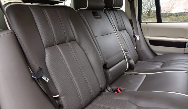 								2011 Land Rover Range Rover HSE Luxury full									