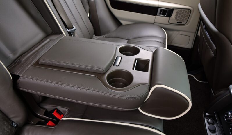 								2011 Land Rover Range Rover HSE Luxury full									