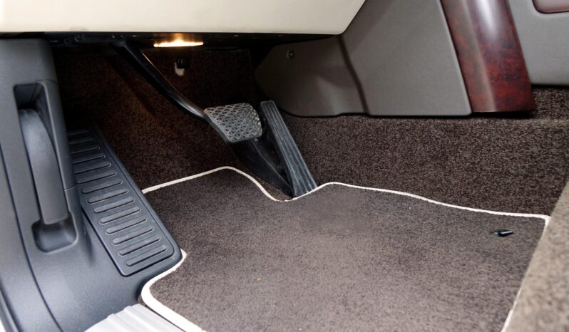 								2011 Land Rover Range Rover HSE Luxury full									