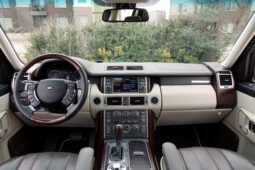 										2011 Land Rover Range Rover HSE Luxury full									