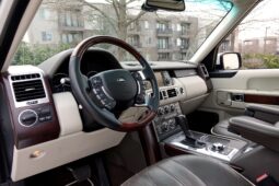 										2011 Land Rover Range Rover HSE Luxury full									