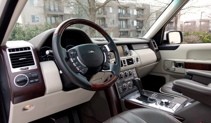 								2011 Land Rover Range Rover HSE Luxury full									