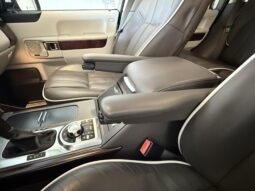 										2011 Land Rover Range Rover HSE Luxury full									