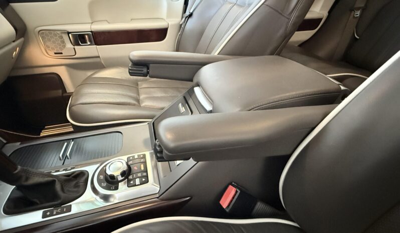 								2011 Land Rover Range Rover HSE Luxury full									