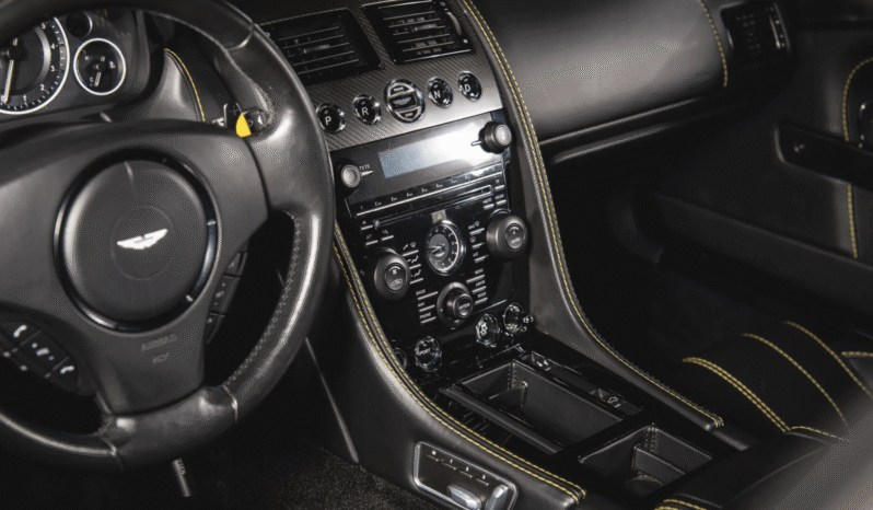 								2015 Aston Martin DB9 Carbon Edition full									