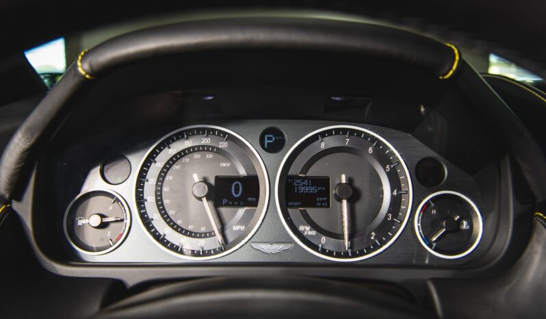 								2015 Aston Martin DB9 Carbon Edition full									