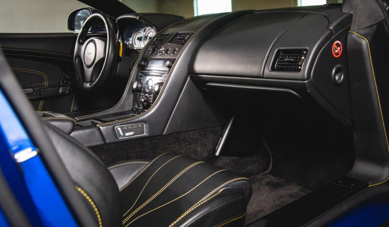 								2015 Aston Martin DB9 Carbon Edition full									