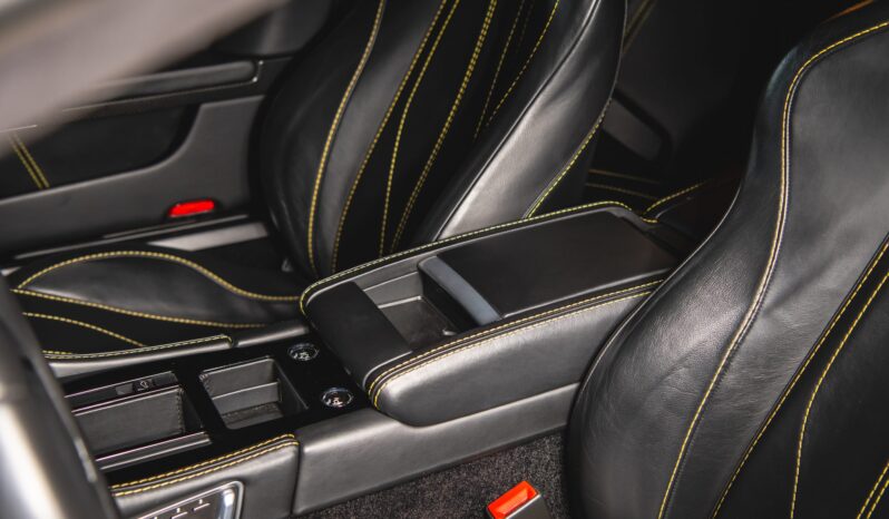 								2015 Aston Martin DB9 Carbon Edition full									