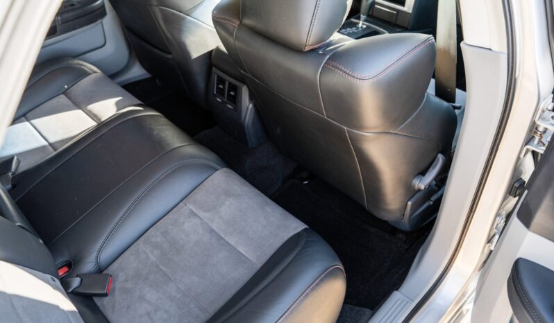 								2008 Dodge Magnum SRT8 full									