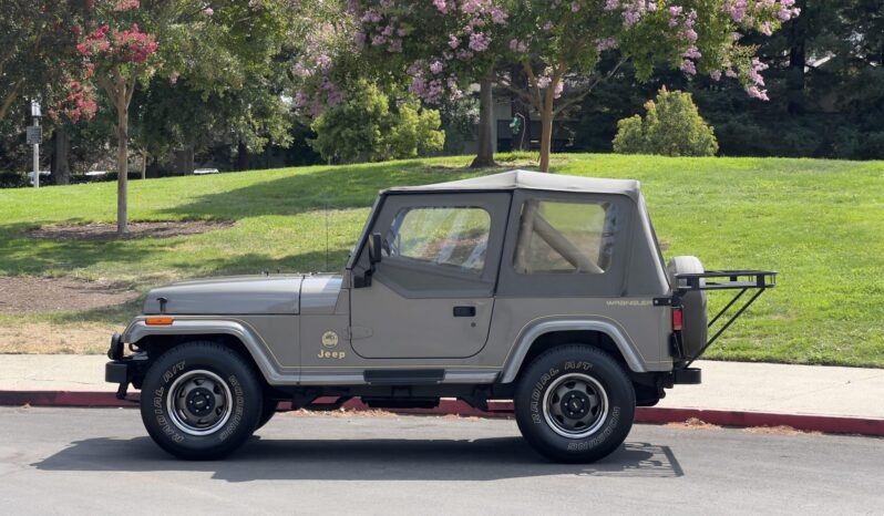 								1991 Jeep Wrangler Sahara 5-Speed full									