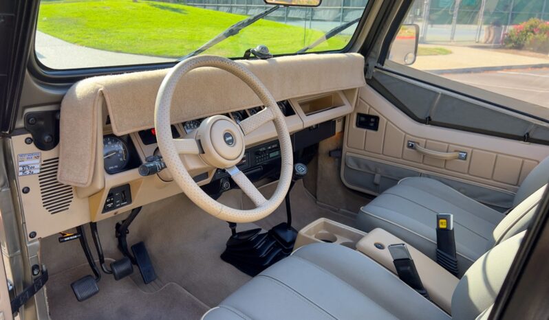								1991 Jeep Wrangler Sahara 5-Speed full									