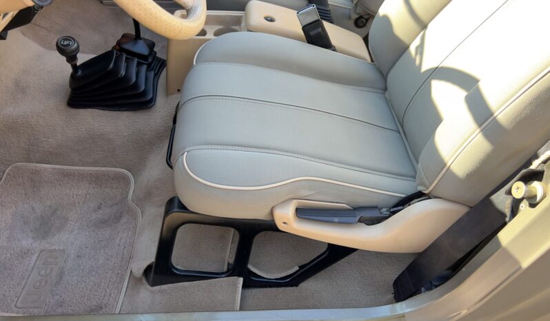 								1991 Jeep Wrangler Sahara 5-Speed full									