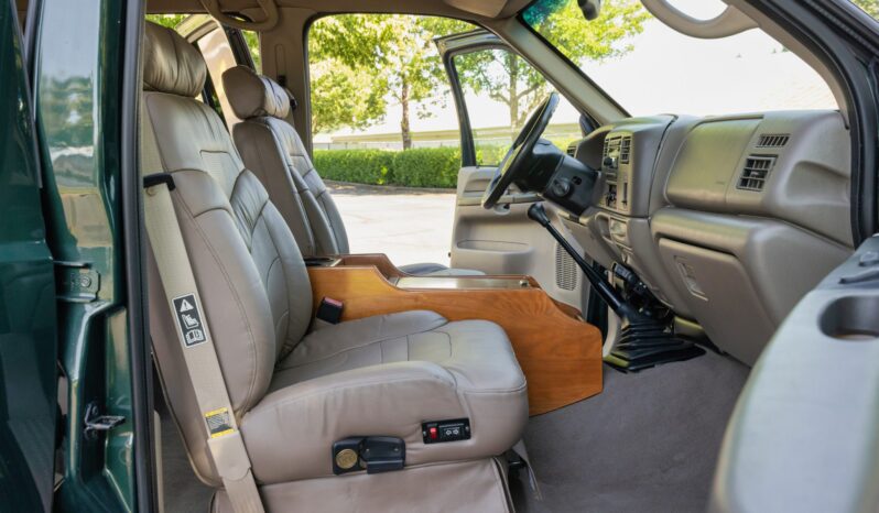 								2001 Ford F-550 XLT Super Duty Centurion Crew Cab Power Stroke full									