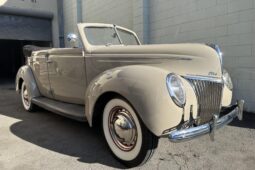1939 Ford Deluxe Convertible Sedan