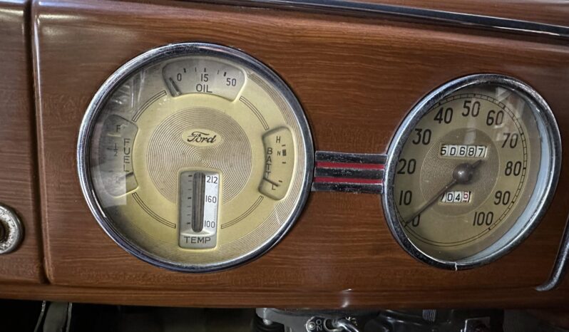 								1939 Ford Deluxe Convertible Sedan full									