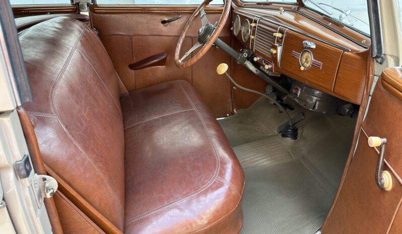 								1939 Ford Deluxe Convertible Sedan full									