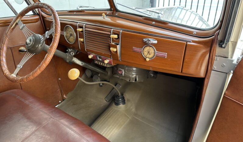 								1939 Ford Deluxe Convertible Sedan full									