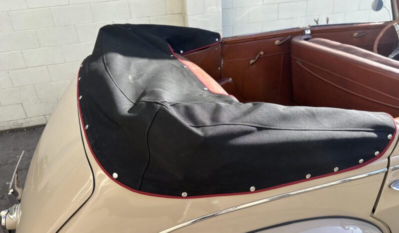 								1939 Ford Deluxe Convertible Sedan full									