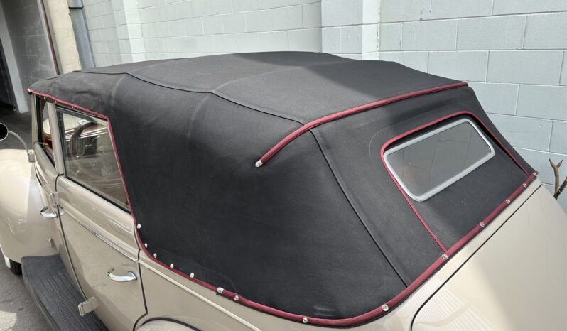 								1939 Ford Deluxe Convertible Sedan full									