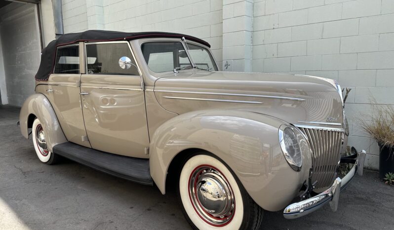 								1939 Ford Deluxe Convertible Sedan full									