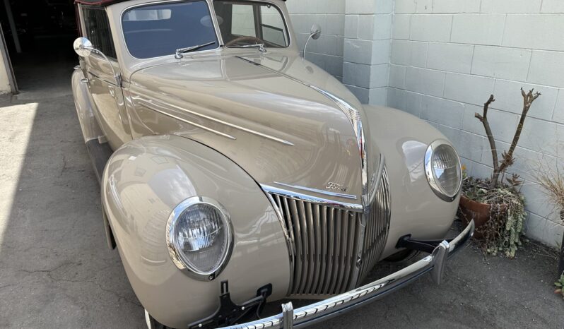 								1939 Ford Deluxe Convertible Sedan full									