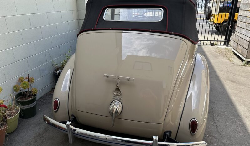 								1939 Ford Deluxe Convertible Sedan full									