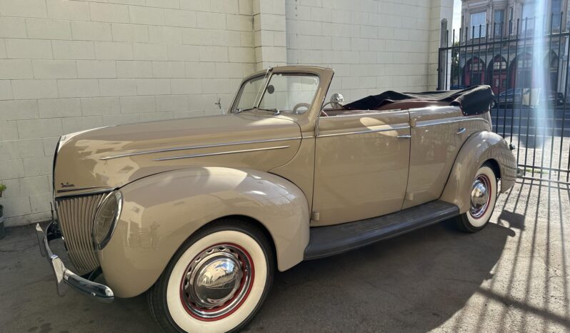 								1939 Ford Deluxe Convertible Sedan full									