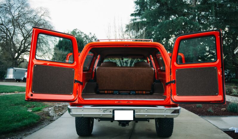 								1975 Chevrolet K20 Suburban 4×4 full									