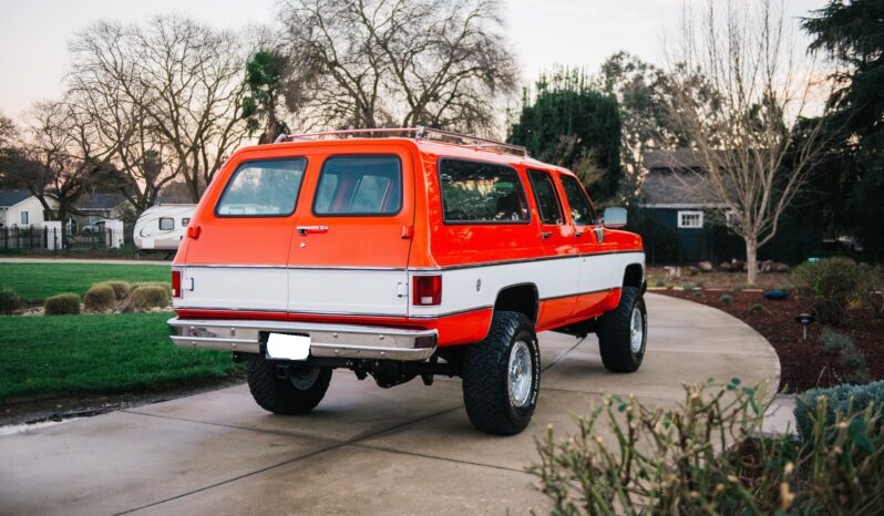 								1975 Chevrolet K20 Suburban 4×4 full									