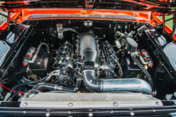 										1975 Chevrolet K20 Suburban 4×4 full									