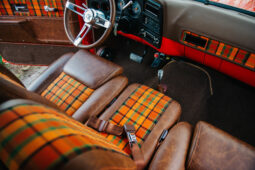 										1975 Chevrolet K20 Suburban 4×4 full									