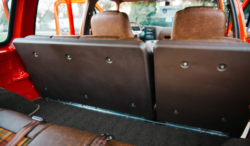 								1975 Chevrolet K20 Suburban 4×4 full									