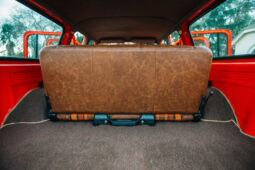 										1975 Chevrolet K20 Suburban 4×4 full									